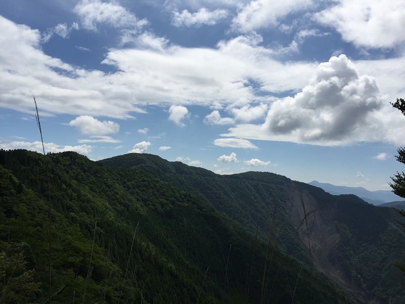 紀伊山地を望む峠