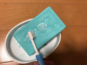 ウタマロ石鹸と歯ブラシ